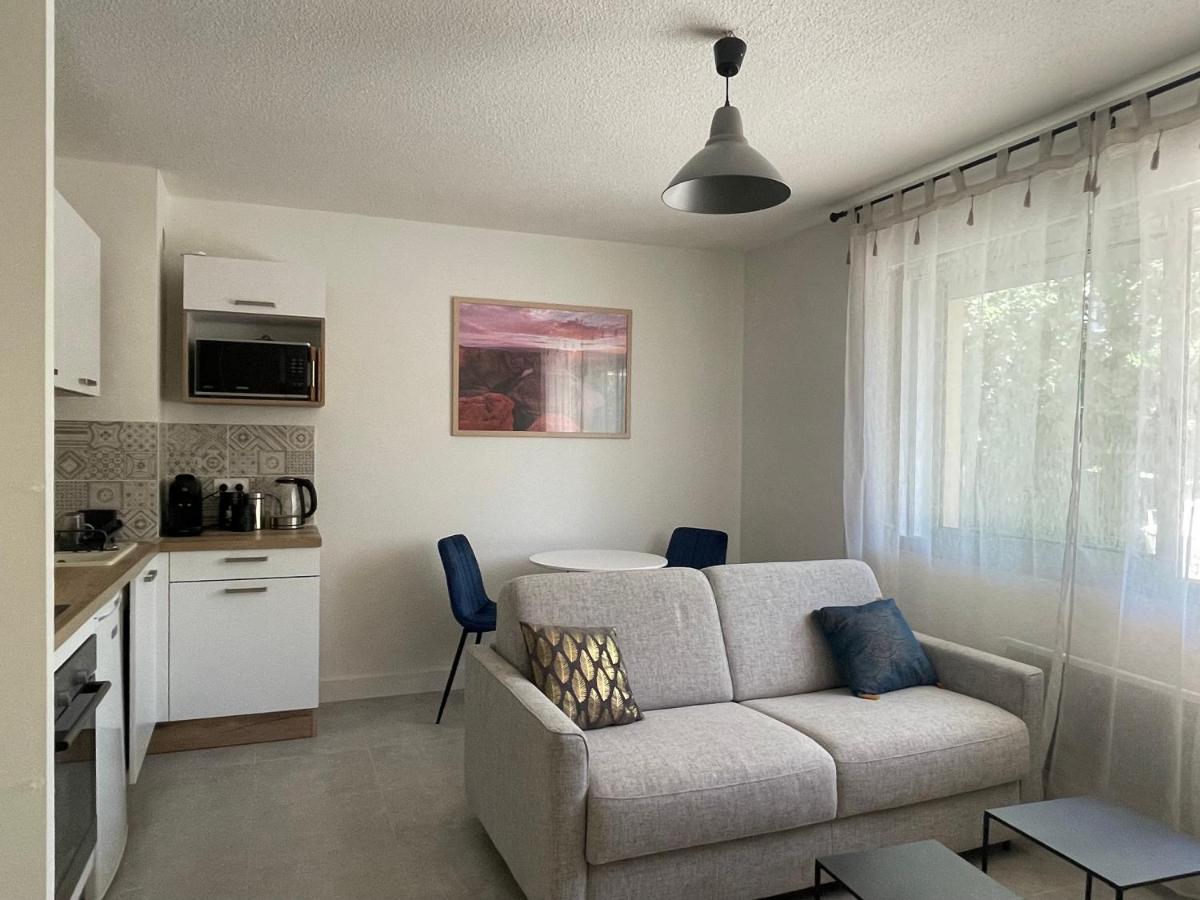 Au Calme Proche Centre-Ville, Studio Renove Avec Equipements Neufs Et Parking Prive Гап Екстериор снимка